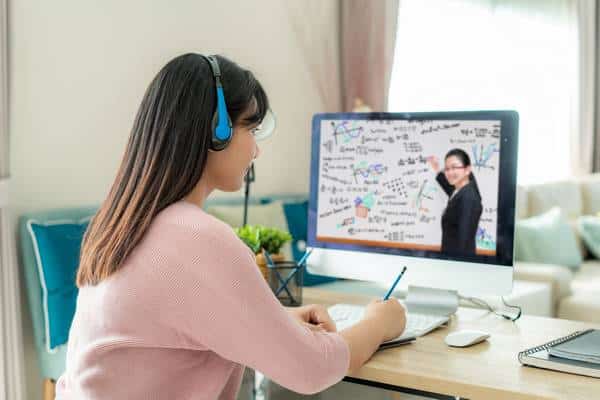 Descubre los mejores cursos online en español: ¡Aprende desde casa!