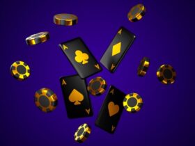 Fichas de casino doradas y negras