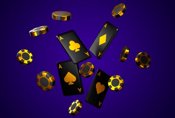 Fichas de casino doradas y negras